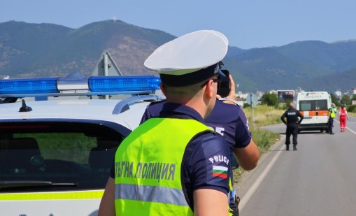 Дете е с опасност за живота след катастрофа на пътя Шумен-Карнобат