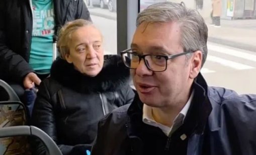 Вучич с демонстрация: Качи се на градския транспорт в Ниш ВИДЕО