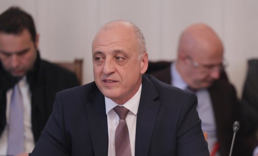 В парламента темата е охраната на властта