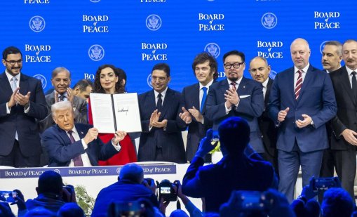 Изненада: Желязков редом до Тръмп в подписването на Хартата на Съвета за мир