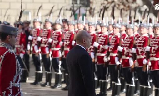 Българите за Деня на будителите: Да си припомняме историята не само днес