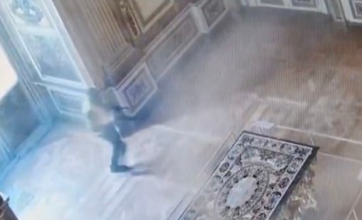 Появиха се ексклузивни кадри от дръзкия обир в Лувъра ВИДЕО