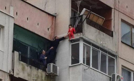 Умишлено ли е било оставено детето на балкона в Ямбол - прокуратурата разследва