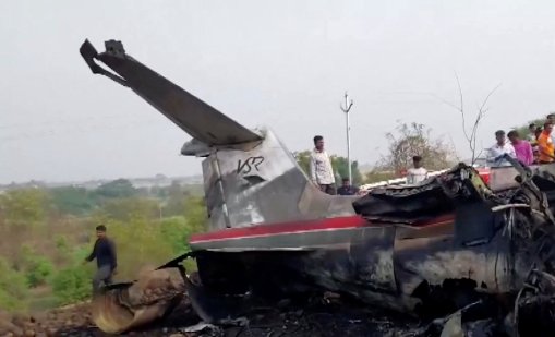 Частен самолет се разби в Индия, има загинали, сред които и министър