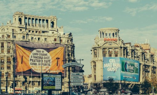 Дюнери в училище, забрана на гей парадите... Предизборни обещания от Румъния