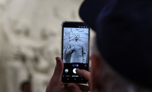 Статуята на Сталин в московското метро раздели руснаците 