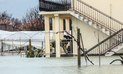 Наводнения в Албания взеха една жертва 