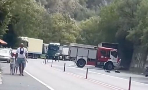 Пожар пламна в Кресненското дефиле ВИДЕО