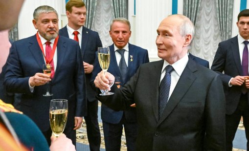 Моментът на истината за Путин: да сложи край на войната или да прегърне сталинизма