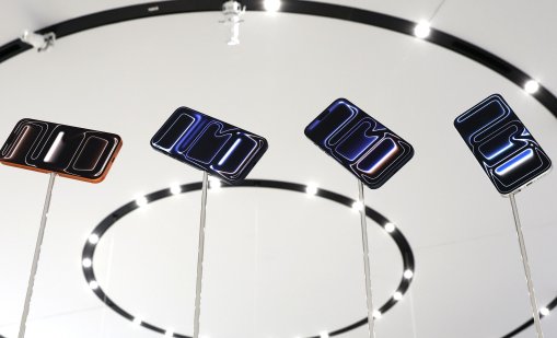 Малки екрани, големи желания: Защо мечтаем за новия iPhone