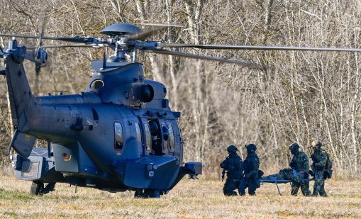 Мега армията на Полша ескалира: Подводниците ѝ идват от Швеция, танкове - от САЩ и Корея