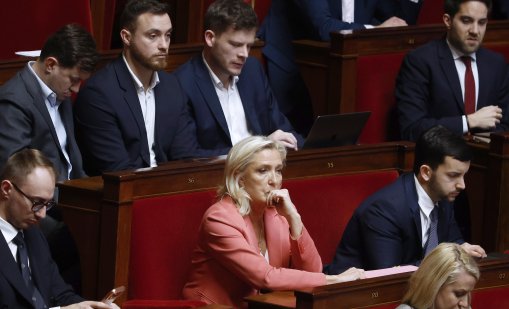 Льо Пен няма да се кандидатира за президент на Франция с е-гривна на глезена