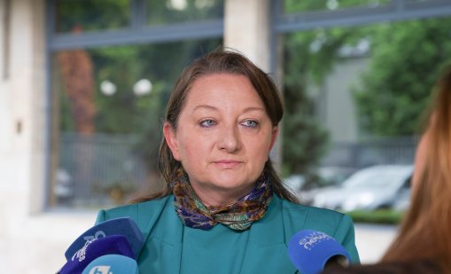 Деница Сачева: Радев прави опити да си играе със страховете на хората