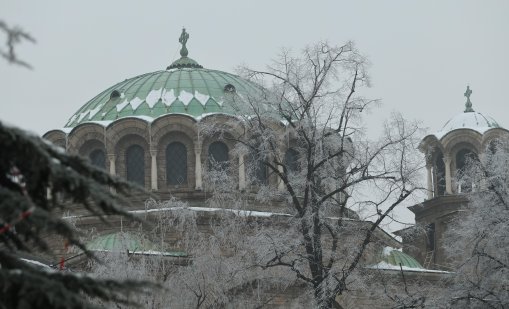 Студен въздух нахлува утре, отново ще вали