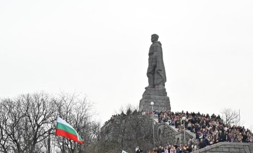 ВиК авария в Пловдив превърна улица в "Кючук Париж" в кално езеро
