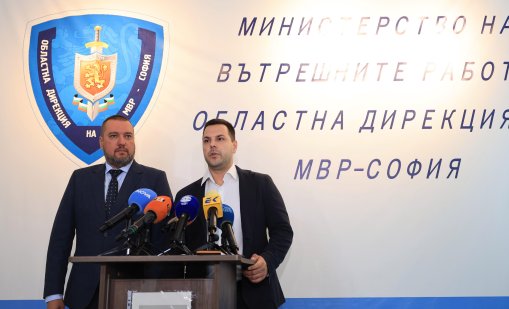 Задържаха двама за изнудване - искали връщане на "кредити", плашили с оръжия и порно клипове