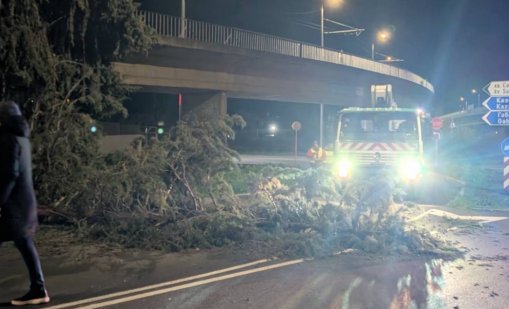 Значителни материални щети в Стара Загора след силния вятър
