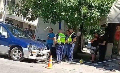 Кола се качи на тротоара при Колхозния пазар във Варна, удари жена 