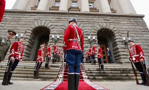 Звънецът удари! Парламентът започна работа НА ЖИВО