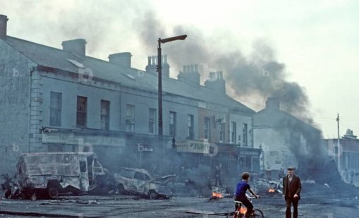 Белфаст гори заради двама 14-годишни румънци, изнасилили ученичка