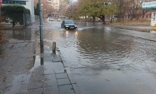 Наводнени булеварди в Пловдив, свлачище на пътя Асеновград-Смолян 