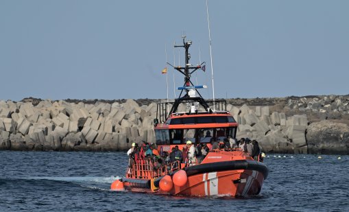 Лодка с мигранти потъна, стотици са в неизвестност