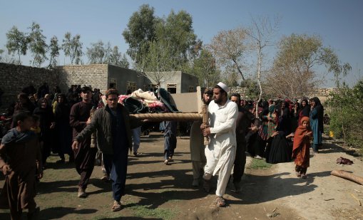 Продължават експлозиите и стрелбите между Афганистан и Пакистан