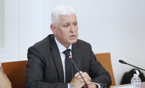 Стоянов: България търси бойни самолети на оперативен лизинг заради забавянето на F-16