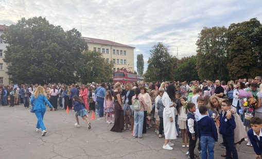 На над 127 000 ученици е отпусната еднократна помощ от 153 евро