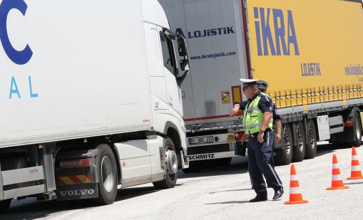 Има изисквания за минимални познания на английски към служителите на ДАИ