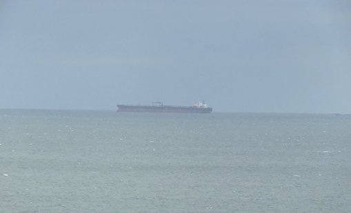 В няколко квартала на Бургас мирише на нефт, каква е причината?