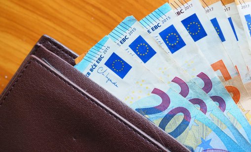 660&euro; минимална заплата е заложена в указанията на МФ за бюджета догодина