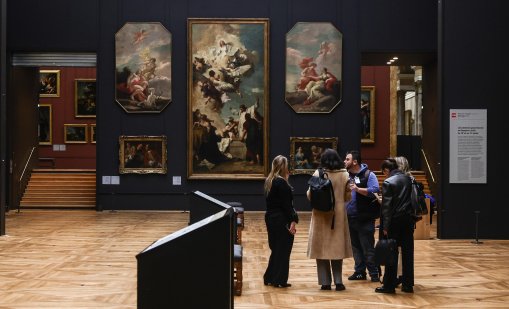 Криза в Лувъра: Пожар, кражби, а сега и стачка 