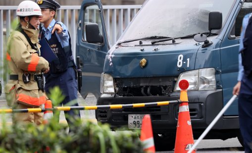 Мъж намушка с нож и заля с белина 15 души в завод в Япония