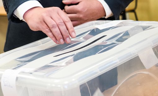 Социолози: Изборите донесоха "вълна на промяната", но и сериозни рискове