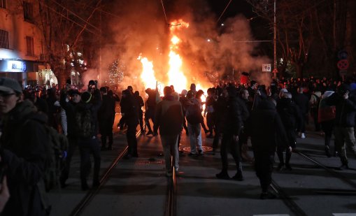 14 души са с обвинения след погрома в София, нападали са полицаи 