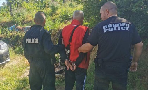 Четирима в ареста след бой заради форсиране на кола