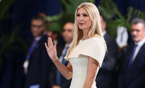 Жените на MAGA: Сочни устни, ботокс и изкуствени мигли