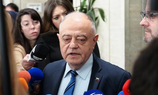 Атанас Атанасов: Когато се правят наденици и се редят листи, най-добре е да не надничаме вътре