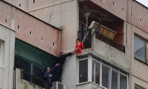 Родителите на момчето, висяло от осмия етаж: Ще се борим за децата си