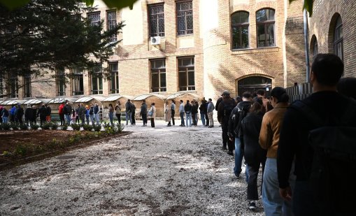 Рекордна активност на изборите в Унгария: Опашки се извиха пред секциите, 55% вече гласуваха СНИМКИ