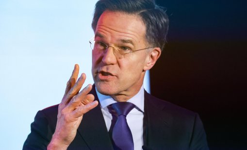 Как Марк Рюте стана "татенцето" на шепнещите в ухото на Тръмп?