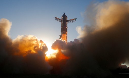 Милиардерите изстрелват AI в космоса и това може да бъде опасно