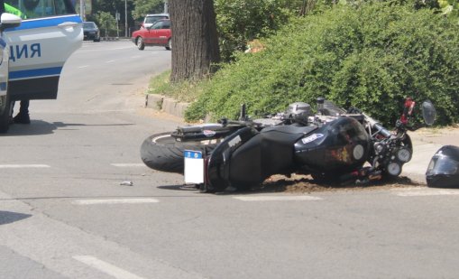 Трима мотористи са в тежко състояние след катастрофа във Варна