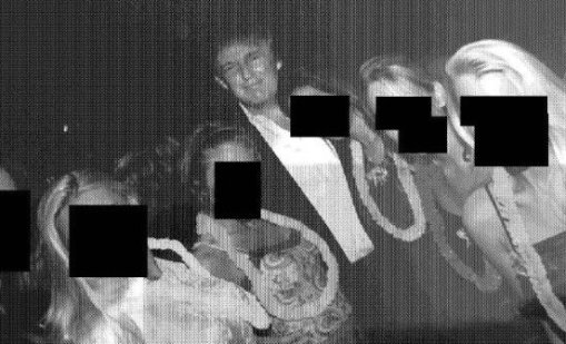 Появи се снимка на Тръмп с част от жертвите на Епстийн 