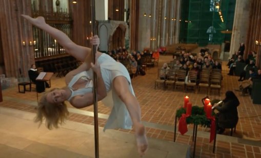 Нов път към вярата: Танци на пилон по време на служба в немска църква ВИДЕО
