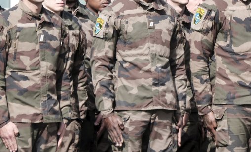 Френски войник почина, случайно прострелян в главата на пиянска вечер в казарма