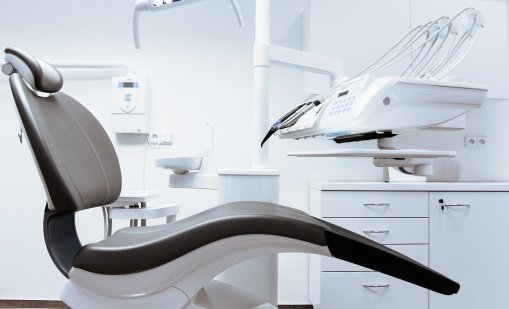 Едва 100 лева глоба ще плати зъболекарката, на чиито стол почина 6-годишният Ангел