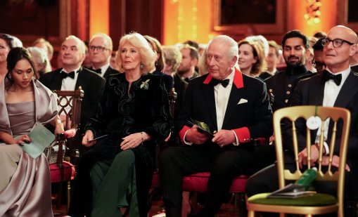 Кинолегенди застанаха до крал Чарлз III на премиерата на филма му СНИМКИ/ВИДЕО