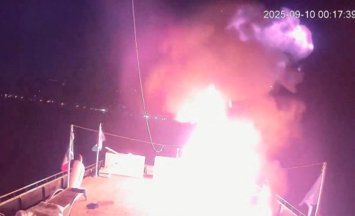 Удариха още една лодка на флотилията за Газа